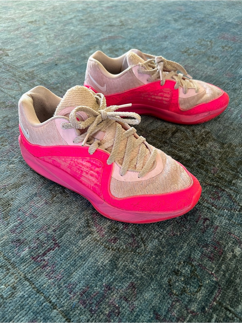 Nike Kevin Durant Aunt Pearl Athletic Shoes in Hot Pink